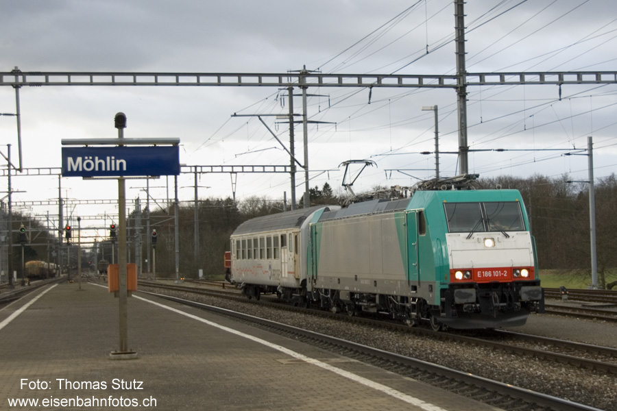 Einfahrt in Möhlin
Am Nachmittag bringt die E 186 den Messwagen nach Möhlin zurück.

