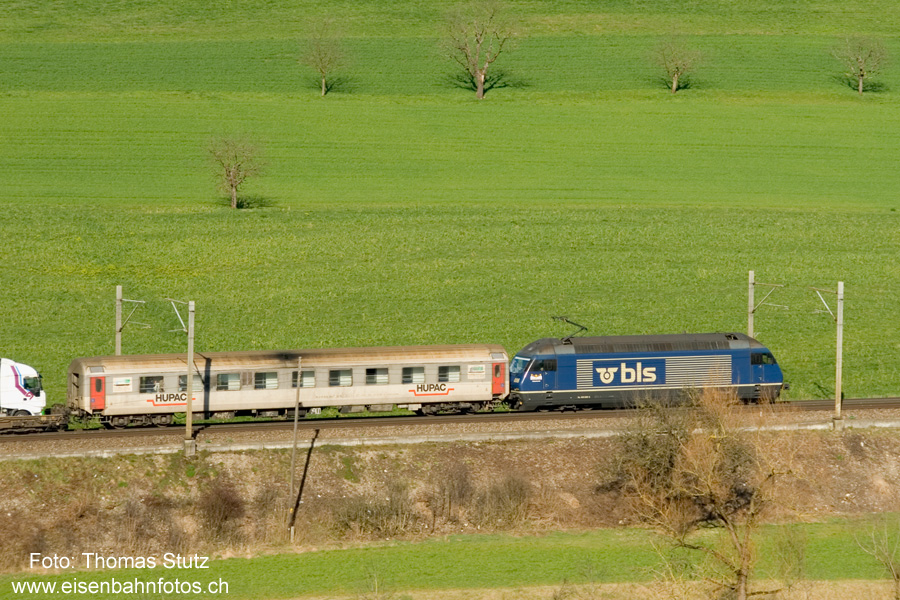 neues BLS-Logo
Re 465 mit dem neuem Logo der inzwischen mit dem RM fusionierten BLS.
