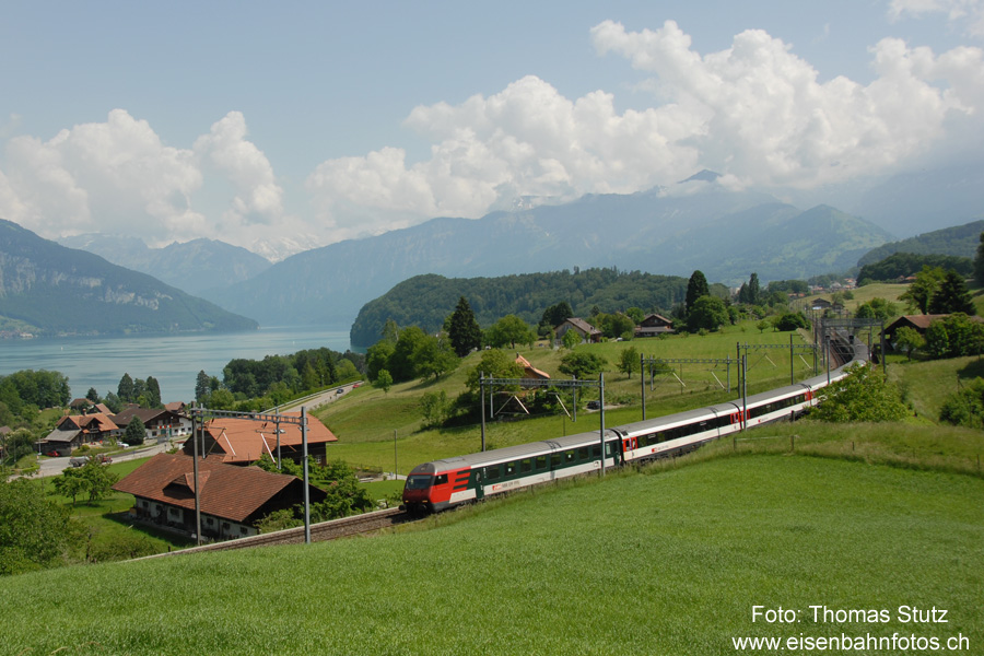 EW4-Pendelzug am Thunersee
