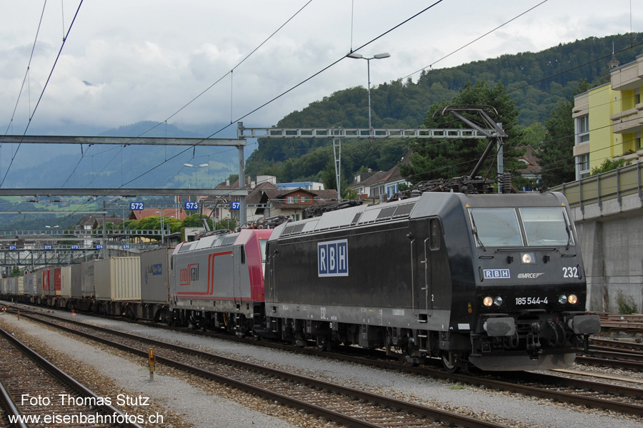 Crossrailzug mit RBH-Lok
