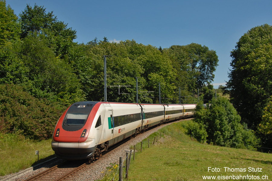 ICN Richtung Weinfelden
Nur noch bis zum Fahrplanwechsel im Dezember 2008 werden auf dieser Strecke ICN unterwegs sein.
Zwischen Weinfelden und Kreuzlingen befinden sich einige schöne Fotostellen.
