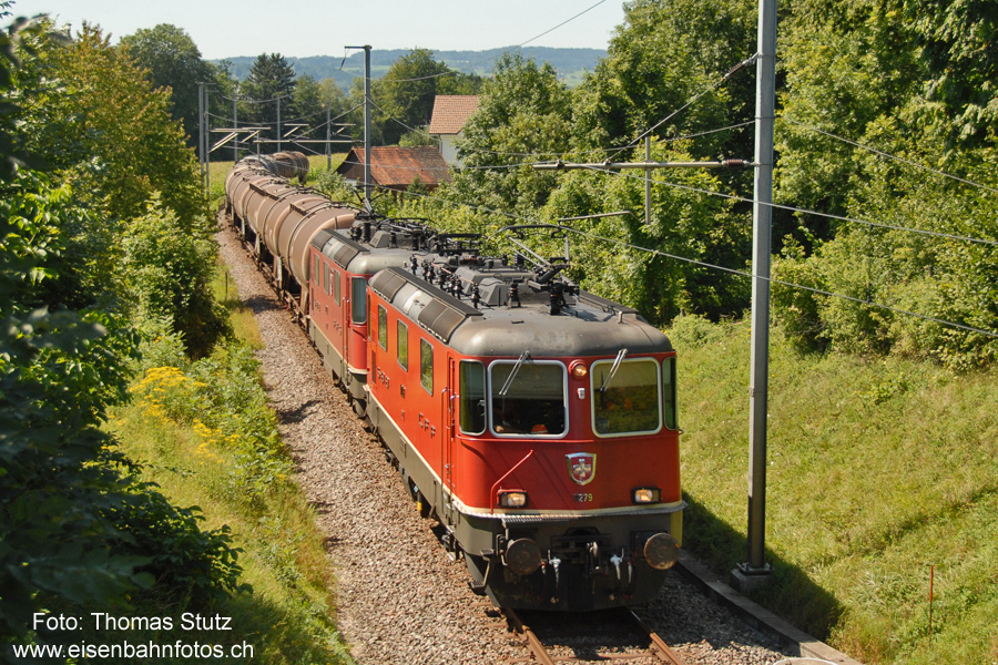 Oelzug - Teil 2
Der zweite Teil des Oelzuges fährt von Weinfelden auf dem direkten Weg ins Tanklager Altishausen.
