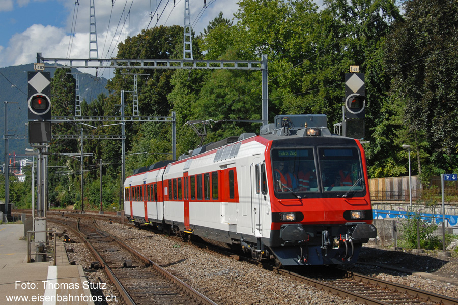 "Extra Zug"
Auch die Anzeigen wurden offenbar getestet. Immer wieder waren etwas anderes angeschrieben.
