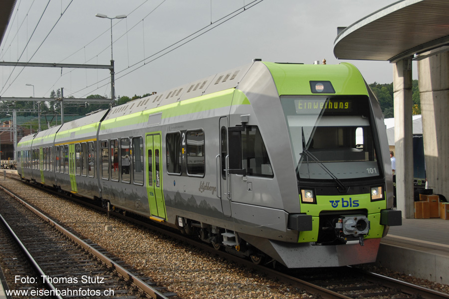 1. Klasse in Zugsmitte
Im Gegensatz zur NINA, dessen Weiterentwicklung der "Lötschberger" ist, befindet sich die 1. Klasse in der Zugsmitte.
