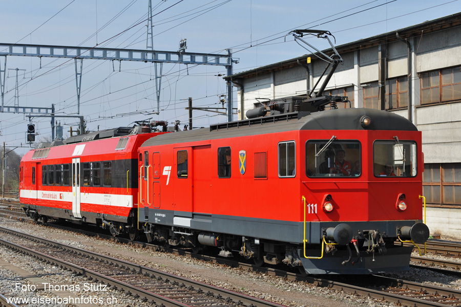 Überfuhr CJ-NPZ
Die CJ hat einen der NPZ-Prototypen der SBB übernommen.
Das Fahrzeug trägt bereits den neuen Anstrich und wird von Oberburg nach Zürich überführt.
