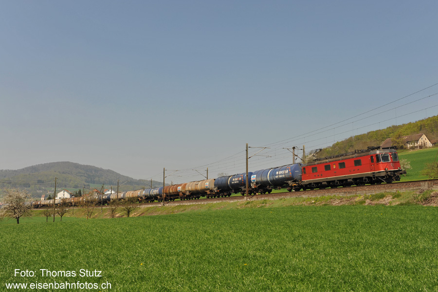 Re 6/6 mit Oelzug
