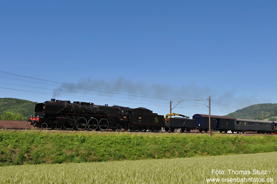 Dampflok mit vordersten Wagen
