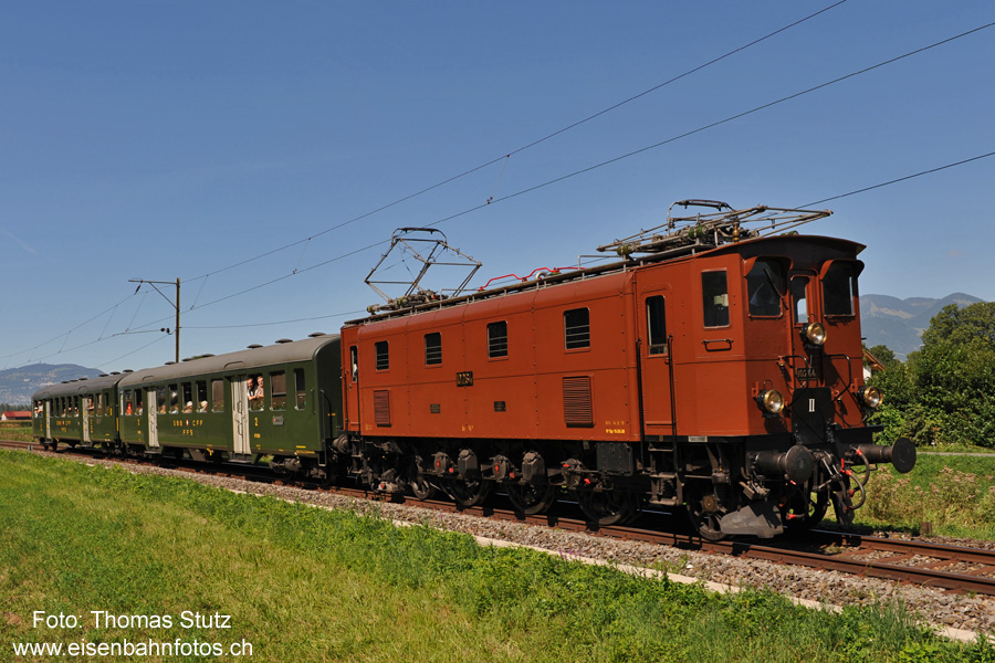 Ae 3/6 III mit Leichtstahlwagen
