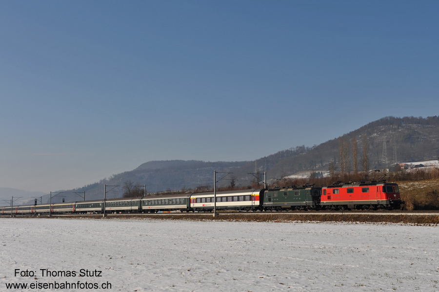 2 x Re 4/4 II mit IR "Vauban"
