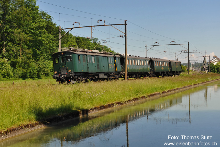 De 4/4 1679 mit 3-Achs-Wagen
