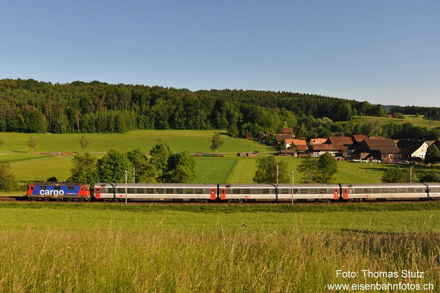 Re 421 mit EC nach München
