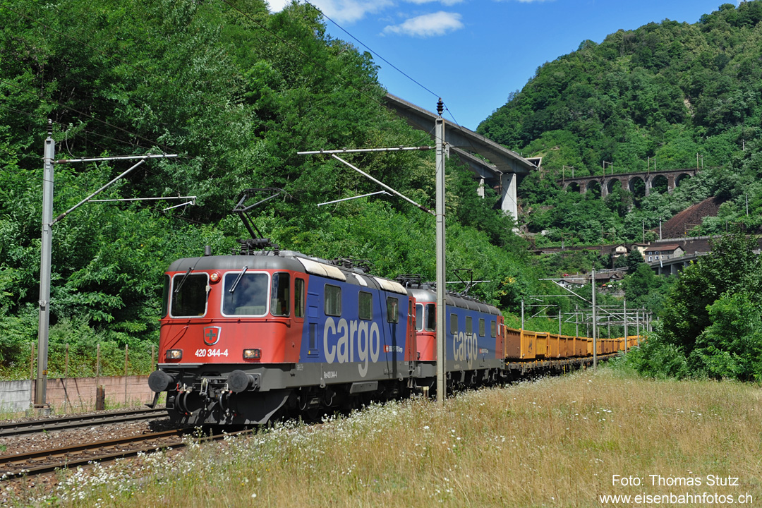 Re 10/10 "cargo" in der Biaschina
