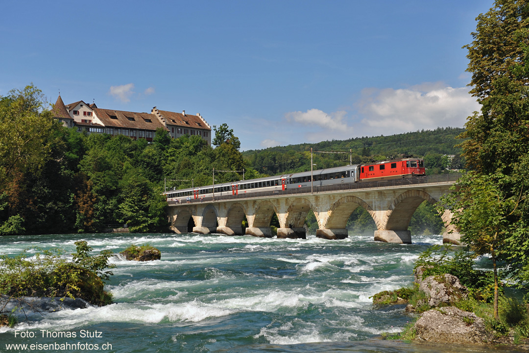 IC mit Schloss Laufen
