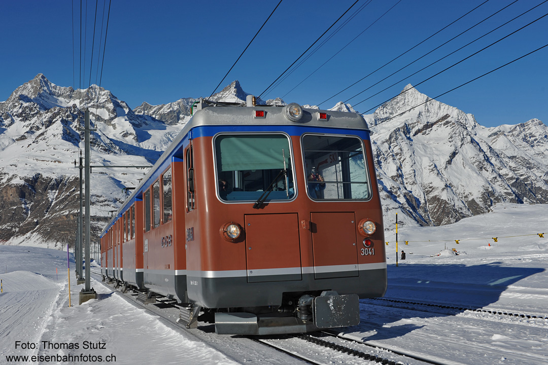 Sportzug
Im Winter verkehren auf dem Abschnitt Riffelalp - Gornergrat tagsüber zusätzliche Sportzüge, die den Fahrplan zu einem 12-Minuten-Takt verdichten.
