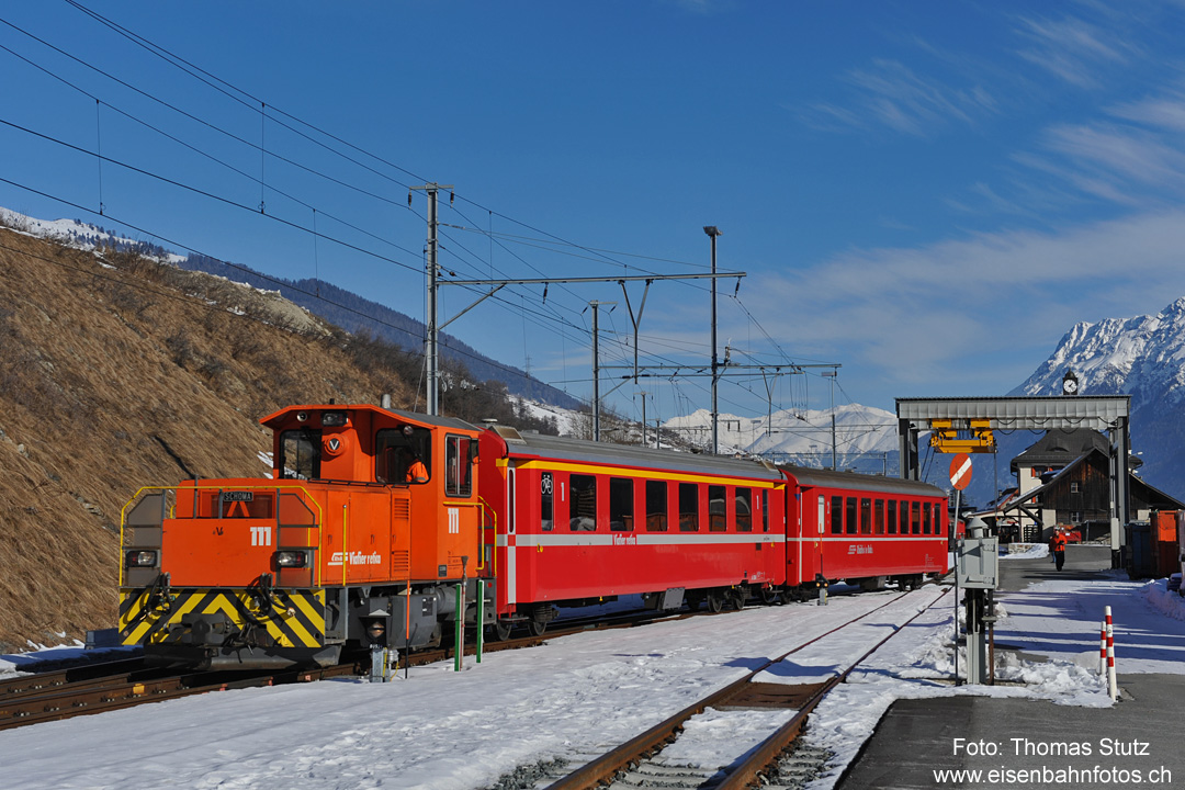 wegstellen Verstärkungswagen
Diverse RE Disentis - Landquart - Scuol-Tarasp führten am Morgen Verstärkungswagen,
die dann in Scuol-Tarasp weggestellt und am Abend für die Rückfahrt wieder beigestellt wurden.
