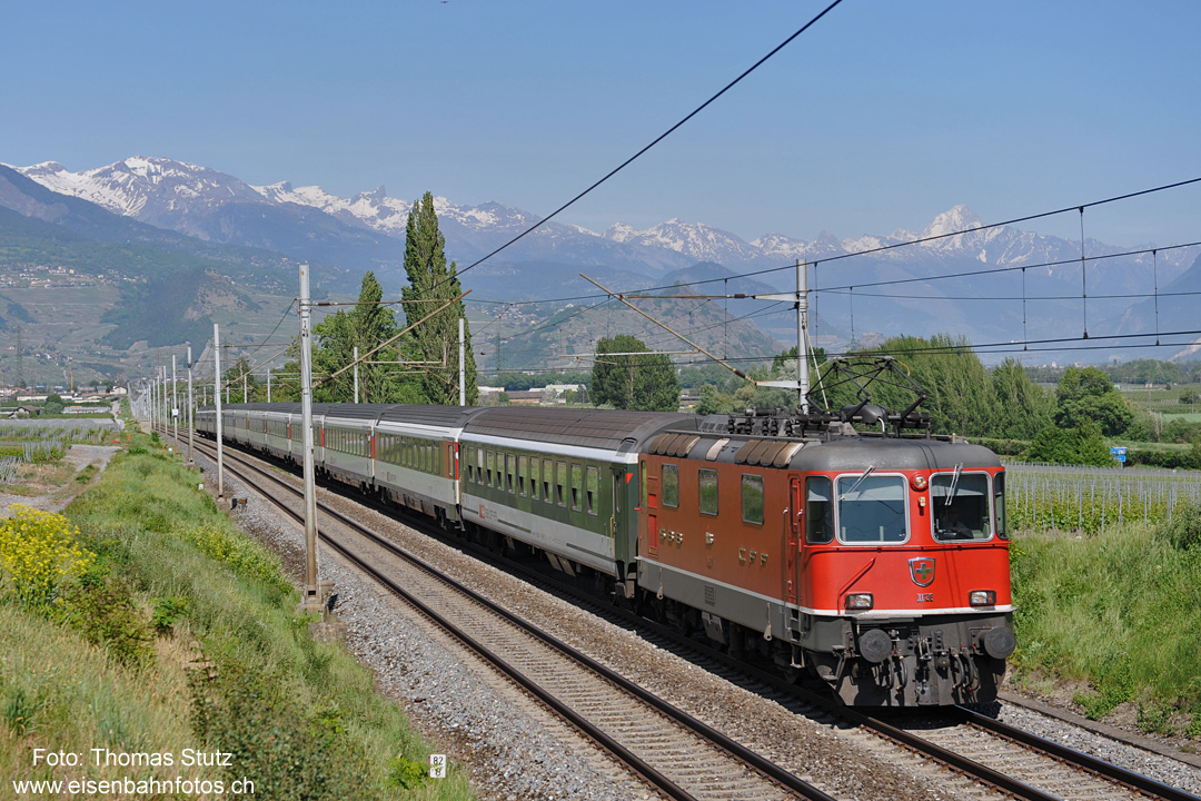 Rückfahrt Re 4/4 II 11136 mit IR
