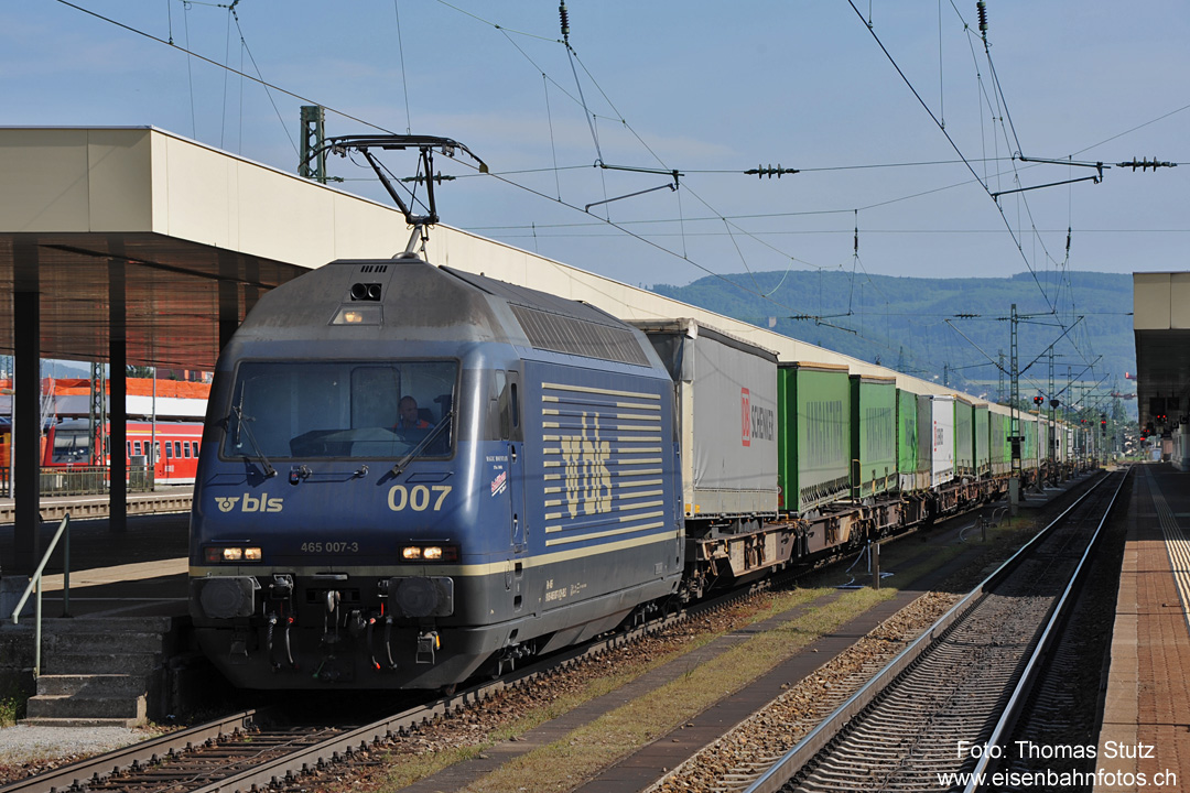 Re 465 mit DB-Stromabnehmer
