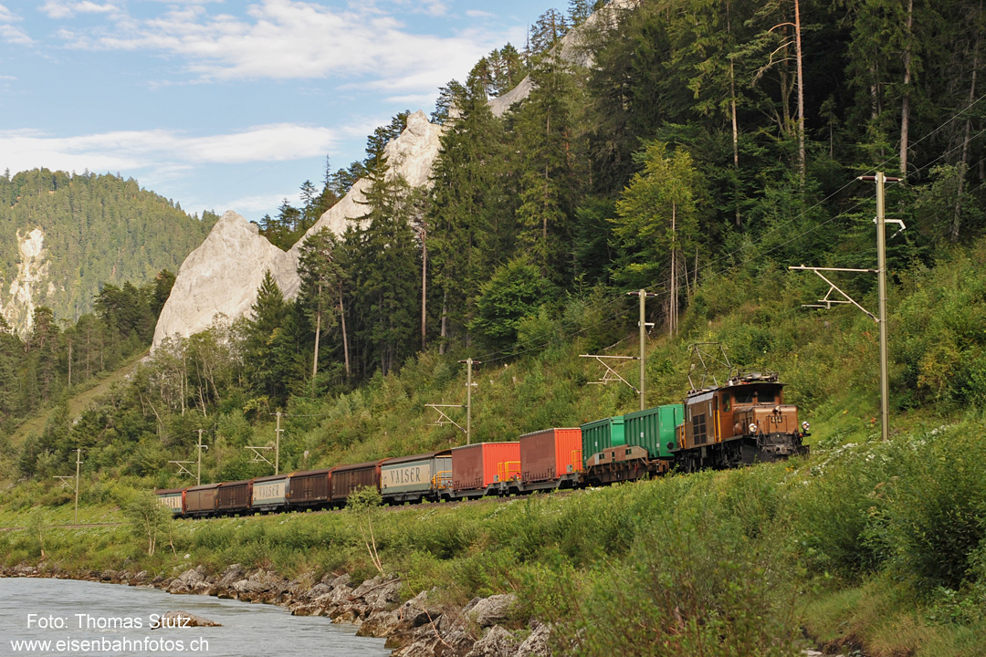 Krokodil mit planmässigem Güterzug
