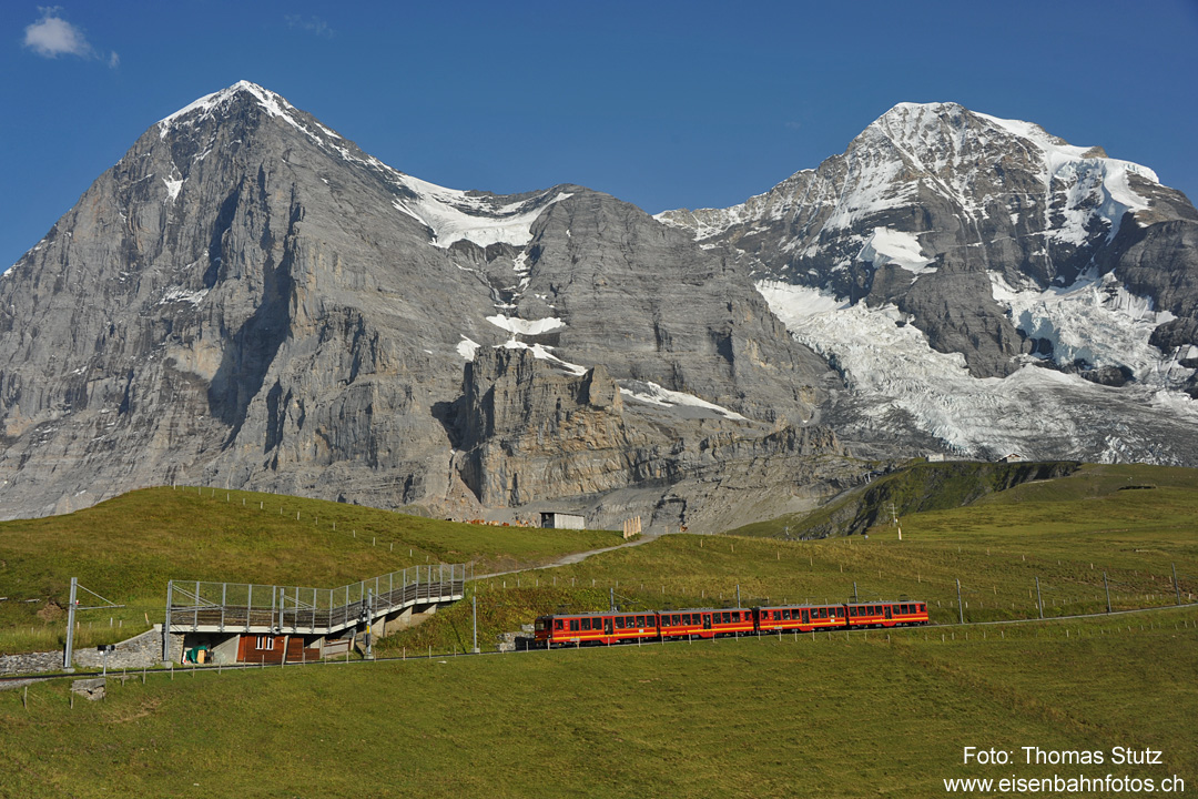 letzter Zug vom Jungfraujoch
Um 18.20 Uhr erreicht bereits der letzte Zug vom Jungfraujoch die Station Kleine Scheidegg.
