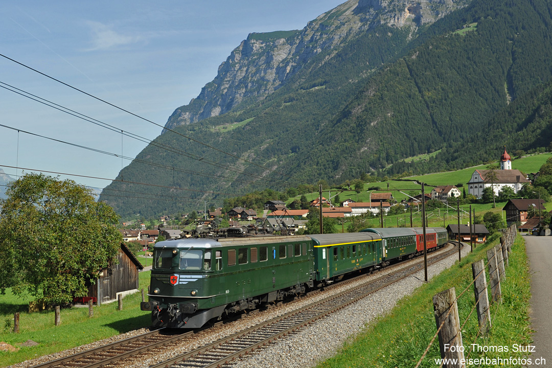 Ae 6/6 mit Extrazug nach Chiasso
Extrafahrt des Club Bm 22-70 von Schaffhausen nach Chiasso.
