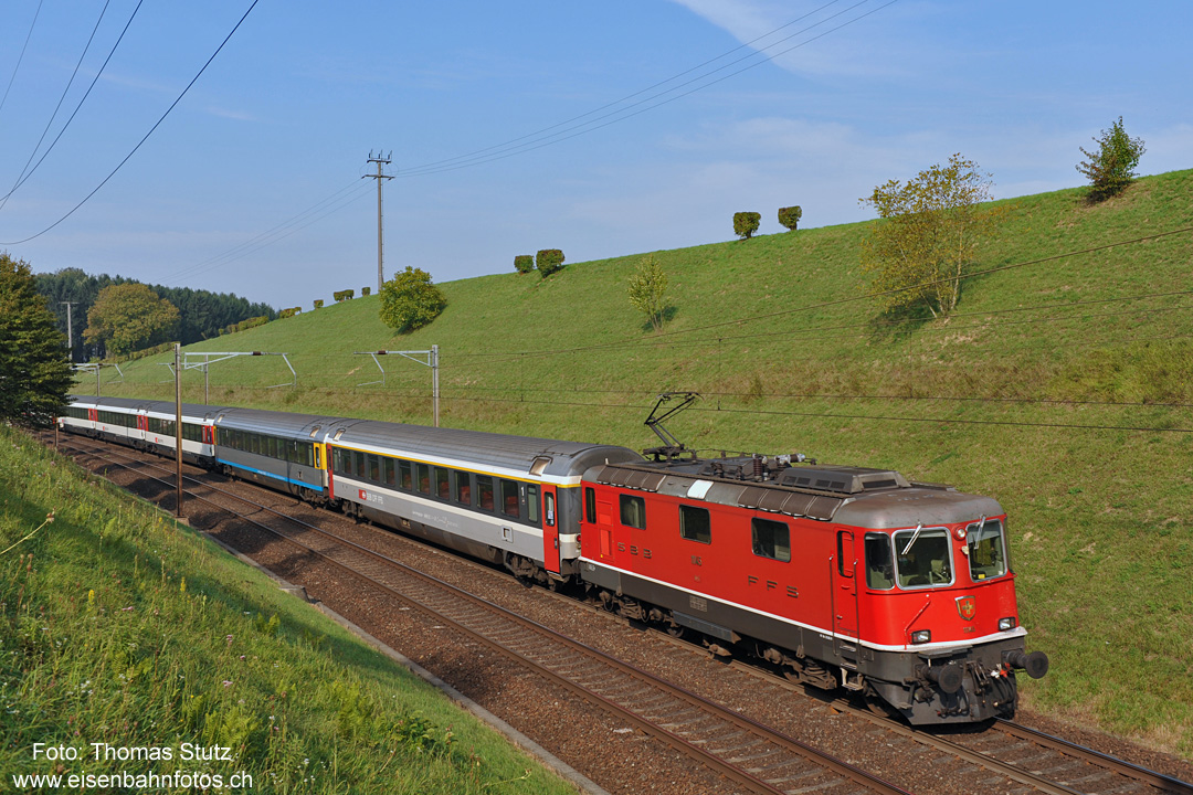 IR mit EC-Komposition
Der IR 1969 verkehrt ab Zürich als IR/IC 90 "Vauban" nach Bruxelles. Auch hier werden inzwischen modernisierte Apm/Bpm61 eingesetzt (hier allerdings nur Bpm61).
