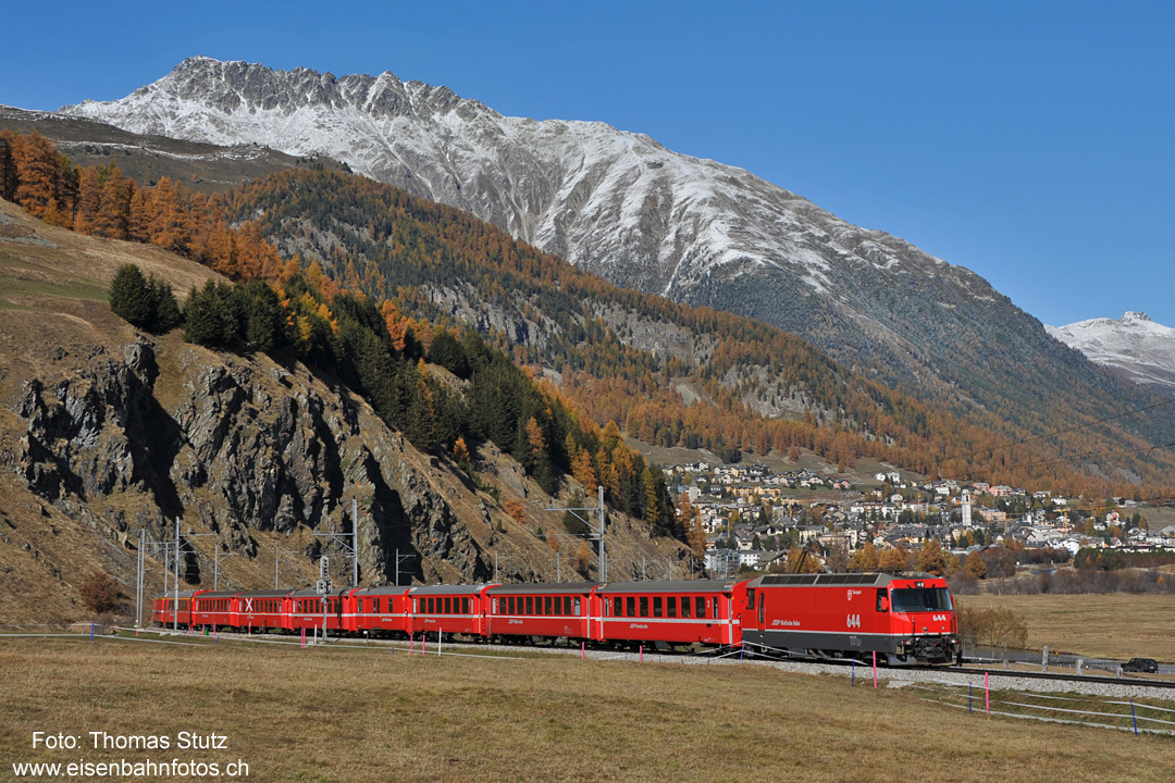 ganz in Rot
Seit rund einem halben Jahr verkehrt die 644 wieder ohne Werbung, momentan als einzige Lok ihrer Serie.
