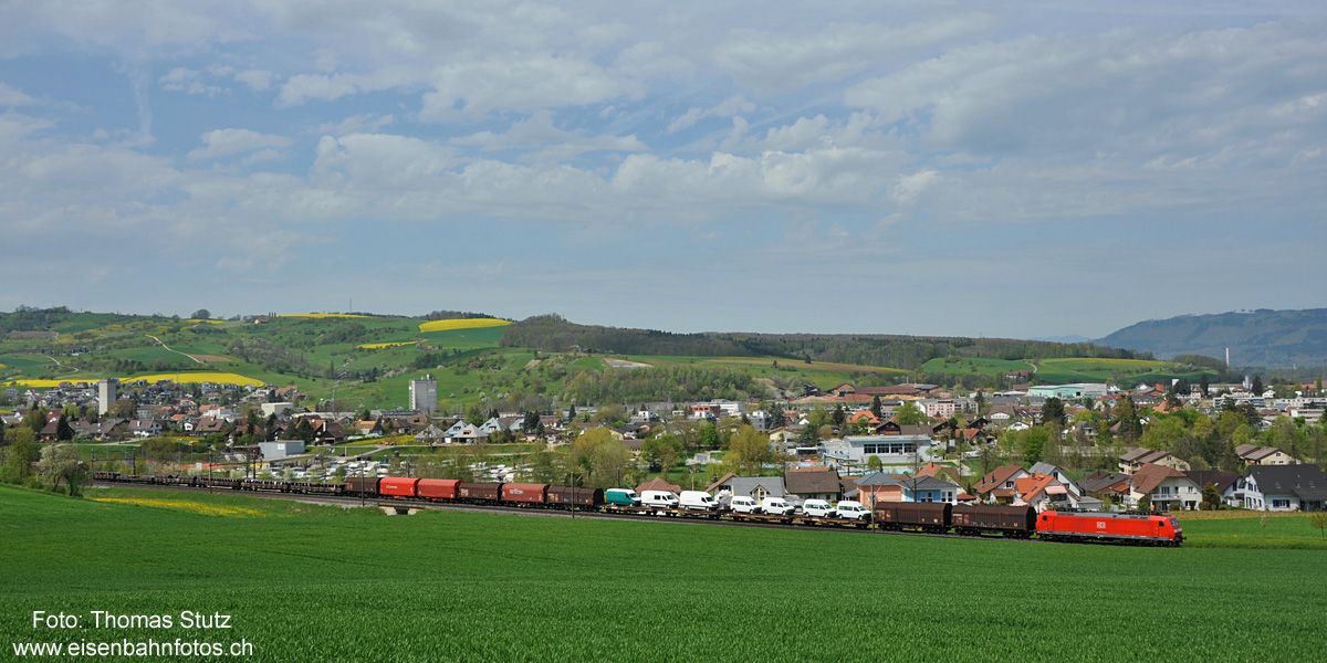 DB 185 mit gemischtem Güterzug
