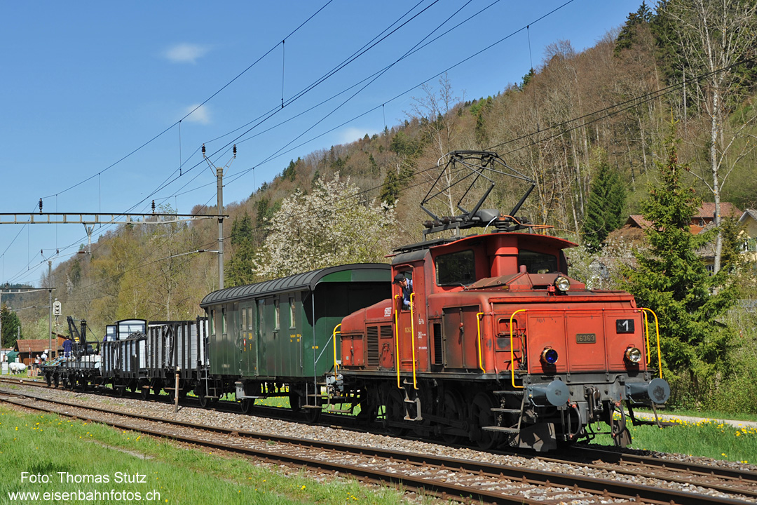 Ee 3/3 mit Güterwagen
