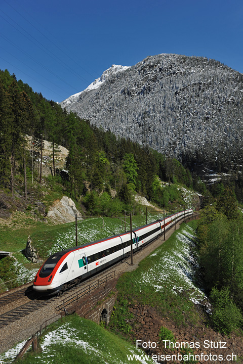 Zusatz-ICN
Als Entlastung für den (mit 2 ICN geführten) ICN 665 Zürich - Lugano verkehrt an Spitzentagen unmittelbar vorher noch ein Zusatz-ICN.
