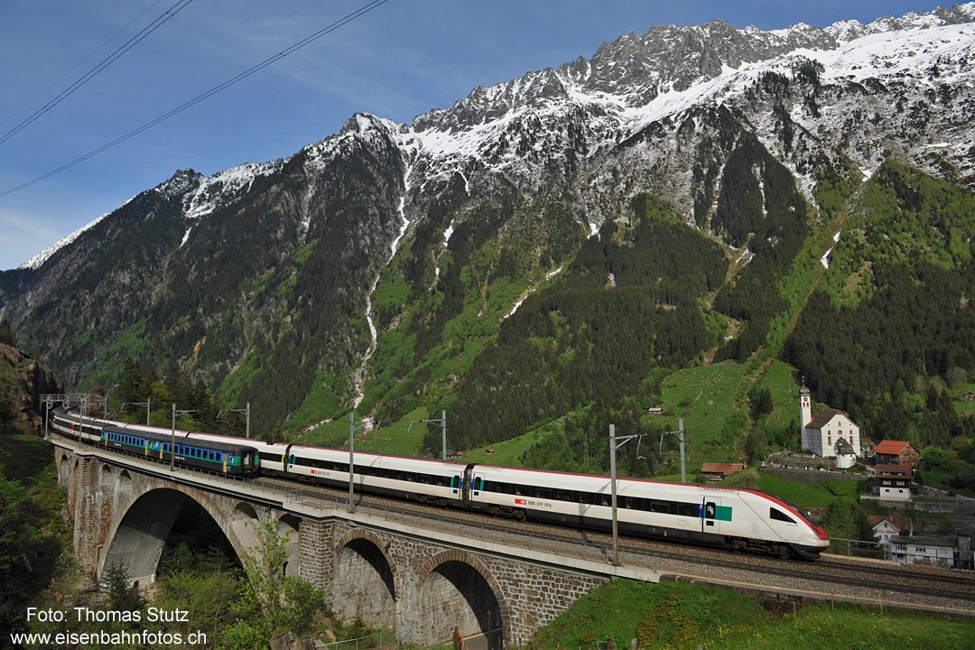 Begegnung oberhalb der Kirche
