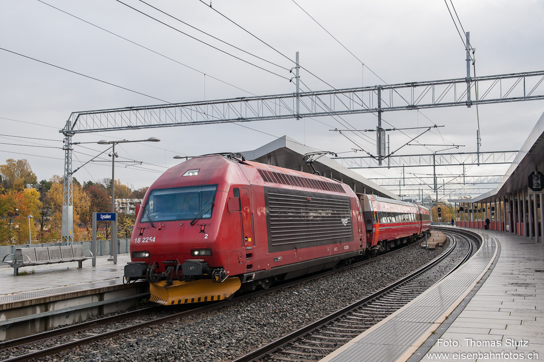 El 18 mit Regiontog nach Bergen
