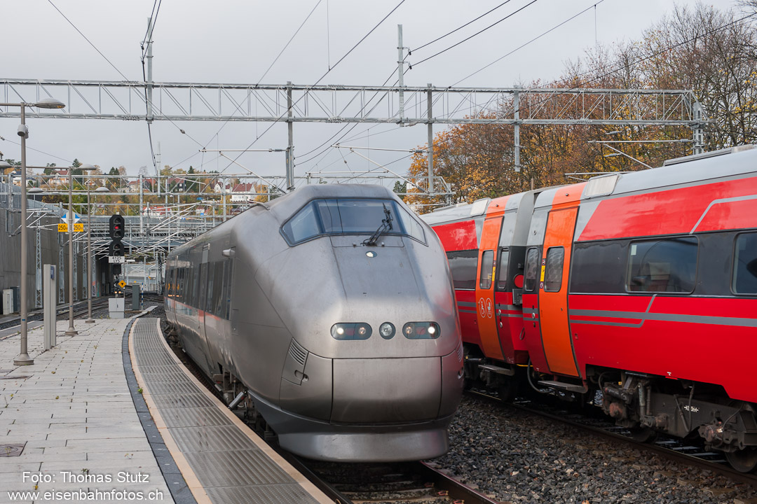 ... und Einfahrt Flytoget
