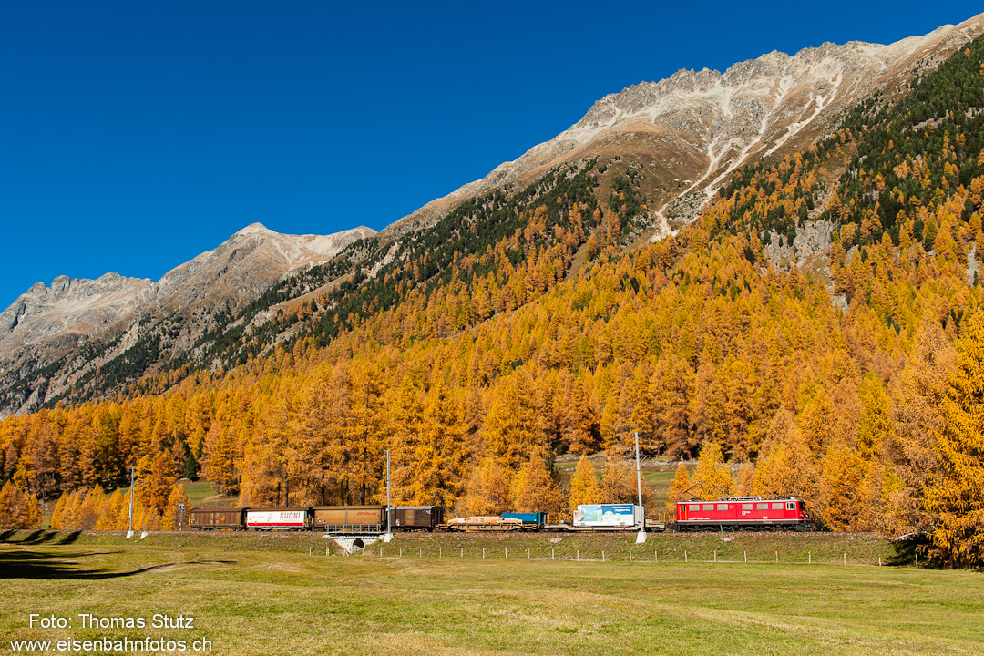 Ge 6/6 II mit Güterzug
