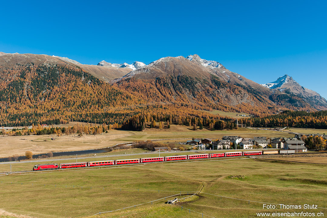 RE mit 2 Güterwagen
