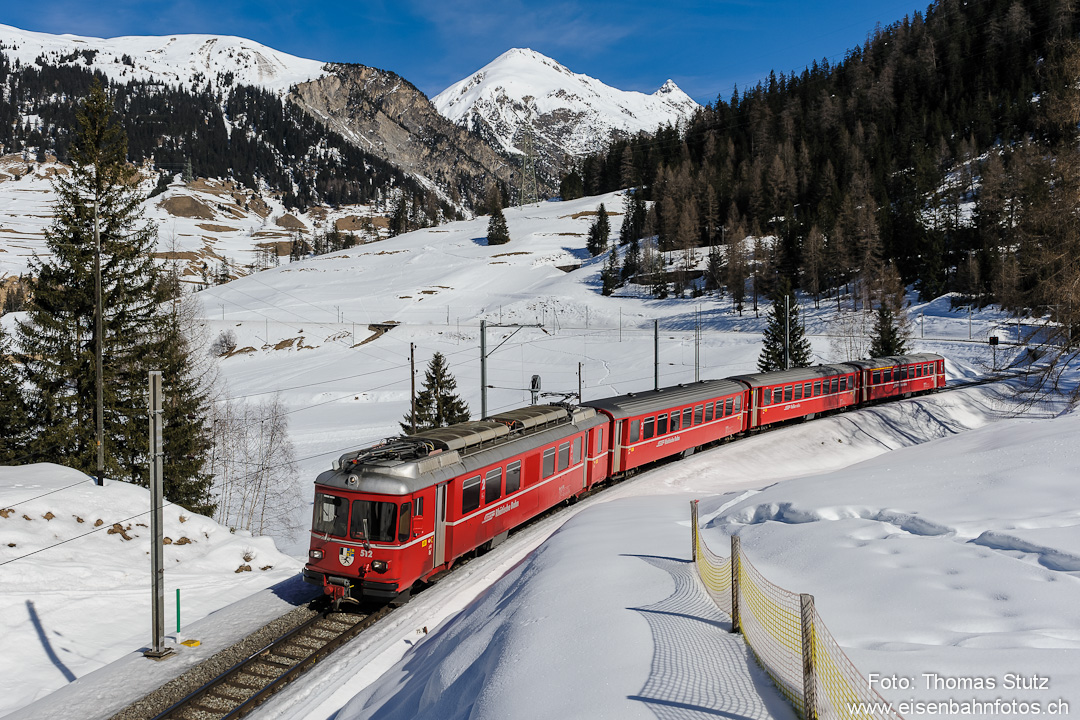 Be 4/4-Pendel auf Talfahrt
