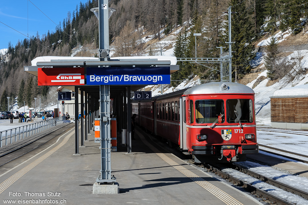 Be 4/4-Pendel in Bergün
Da sich der Triebwagen des Pendels Seite Chur befindet, kann das Gleis 1 nicht benützt werden (nur ein kurzer Abschnitt des Gleises ist mit Fahrleitung ausgerüstet).
