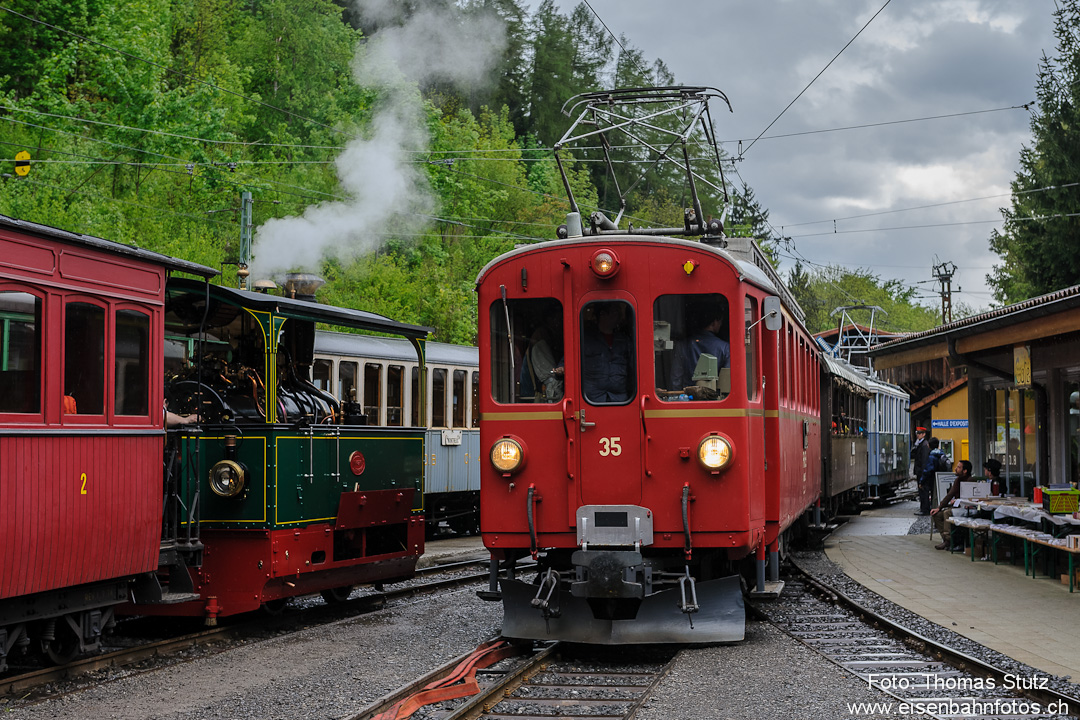 Abfahrt elektrischer Pendelzug
