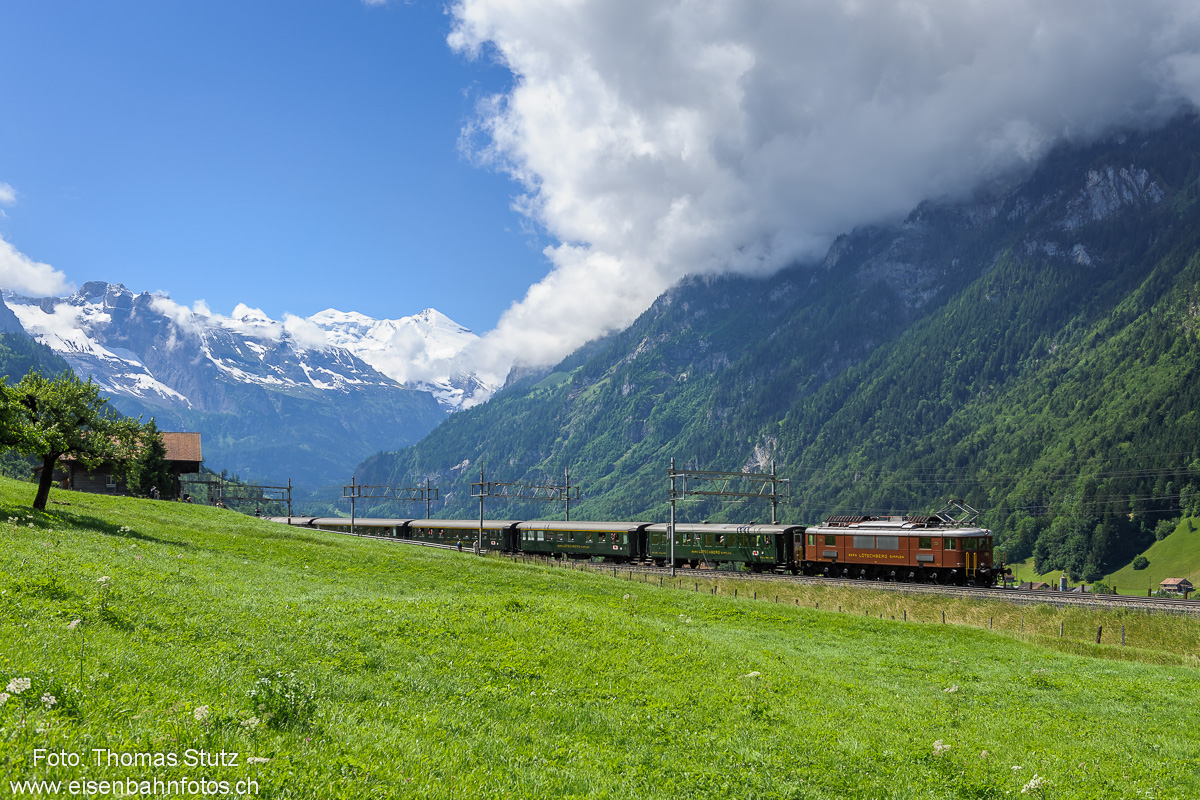 Ae 6/8 mit Bergkulisse
