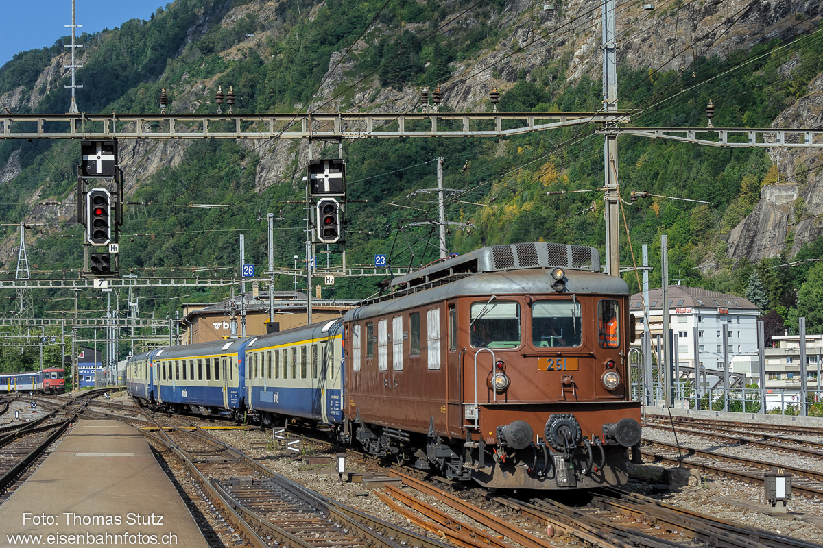 Ae 4/4 mit Pendelzug
