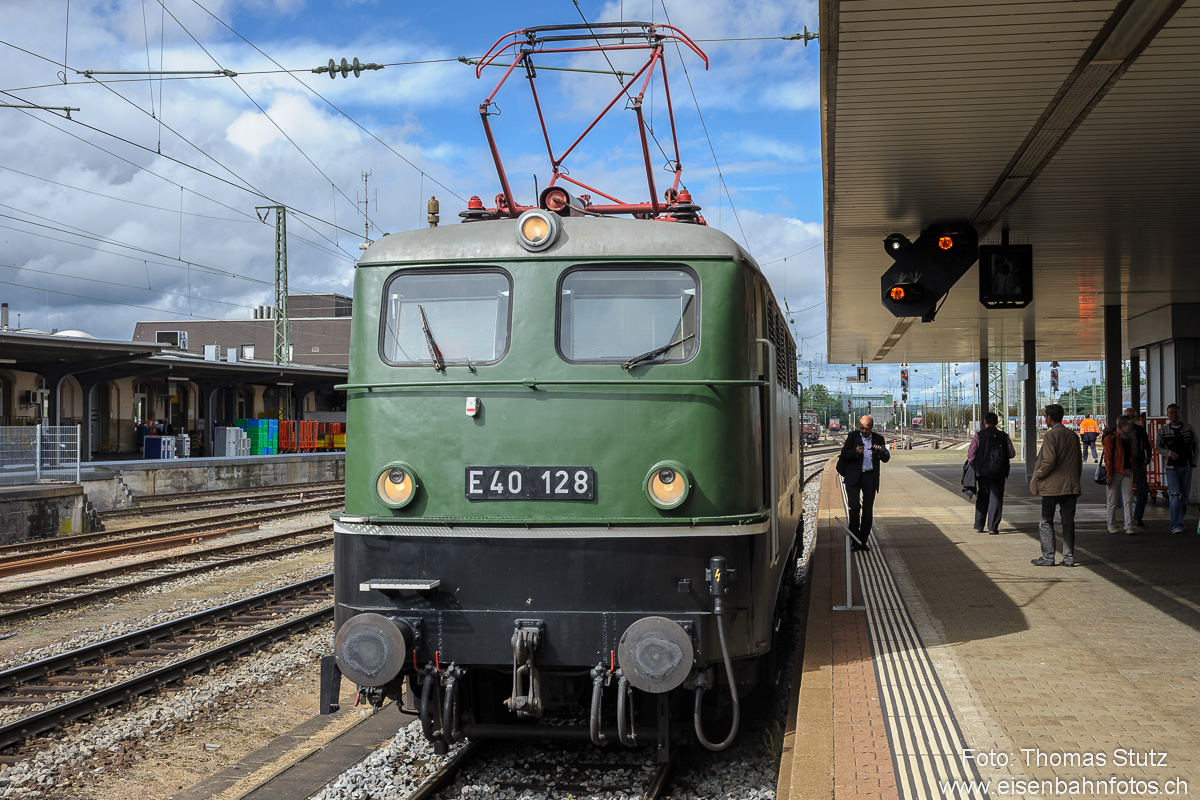 E 40 128
