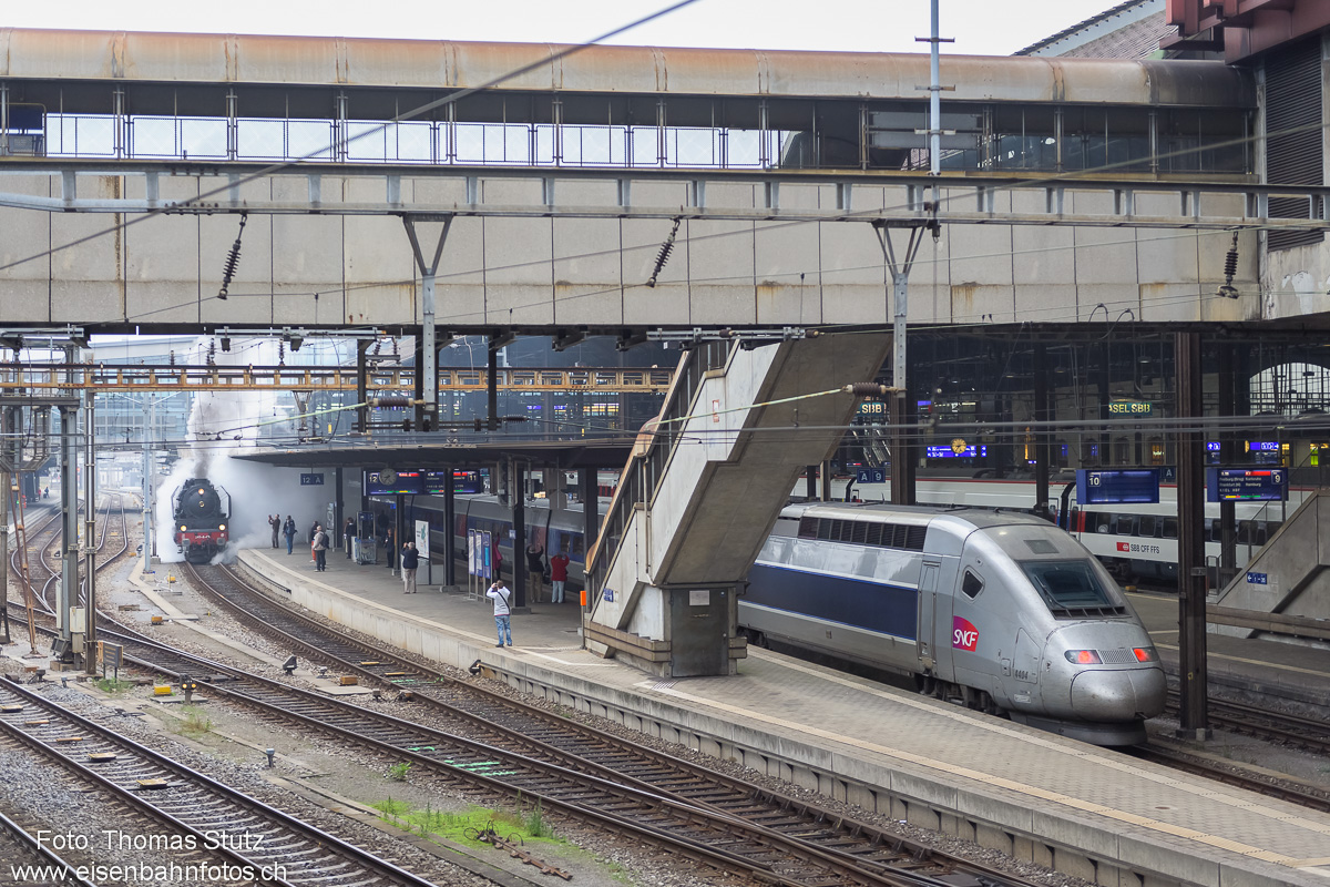 Abfahrt Dampfzug + TGV
