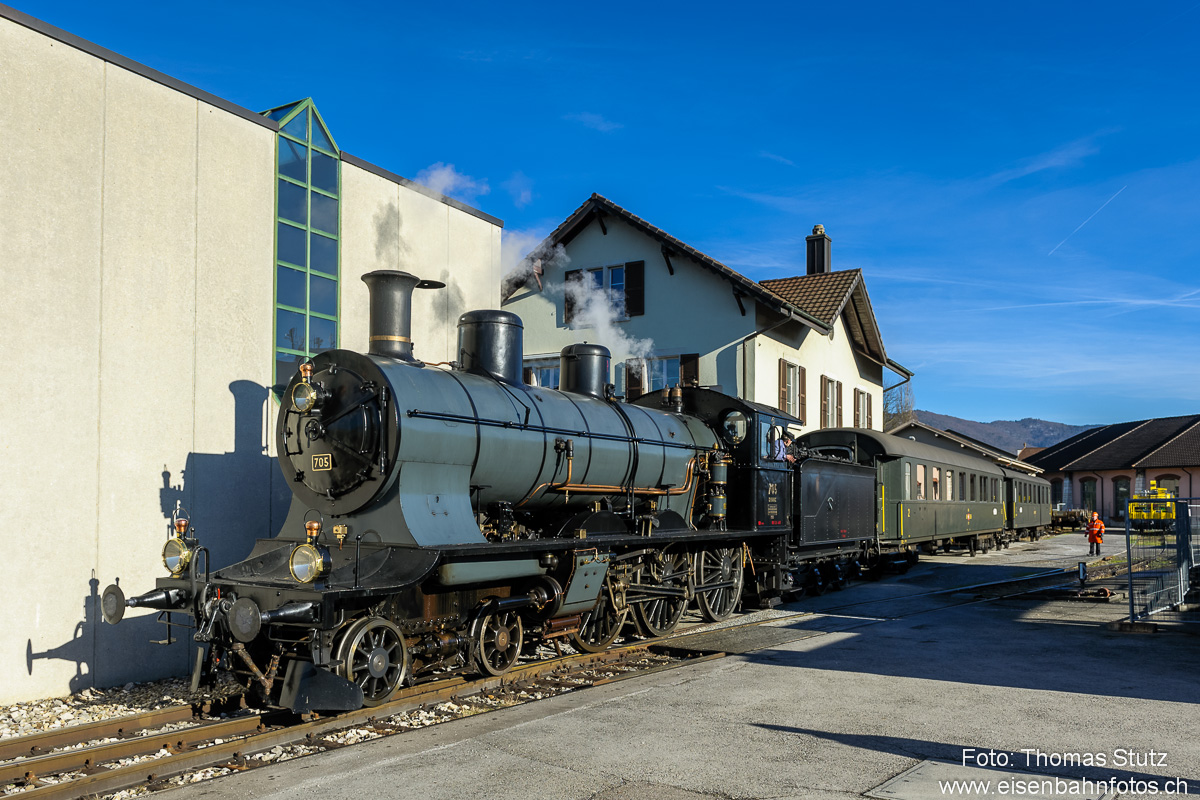 Dampflok mit Schatten
