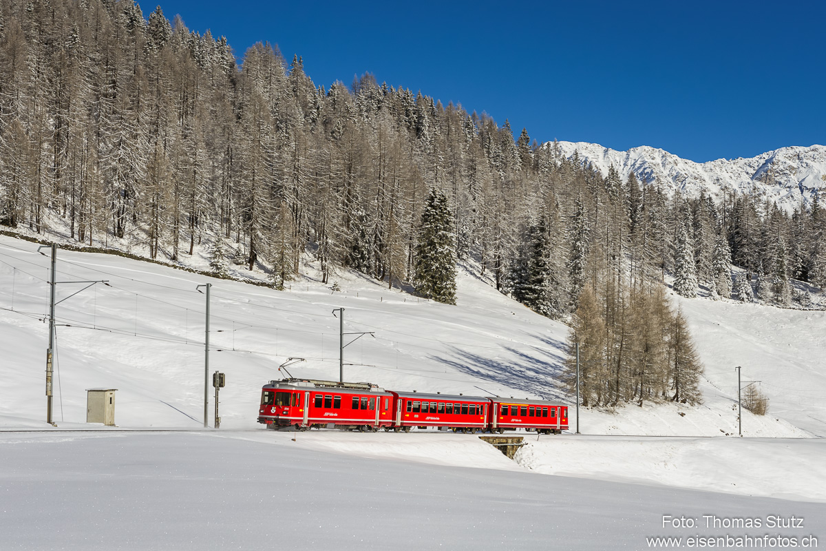 Be 4/4 mit neuem Anstrich
