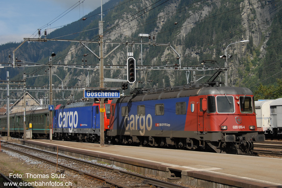 Re 6/6 + abgeschleppte Re 484
