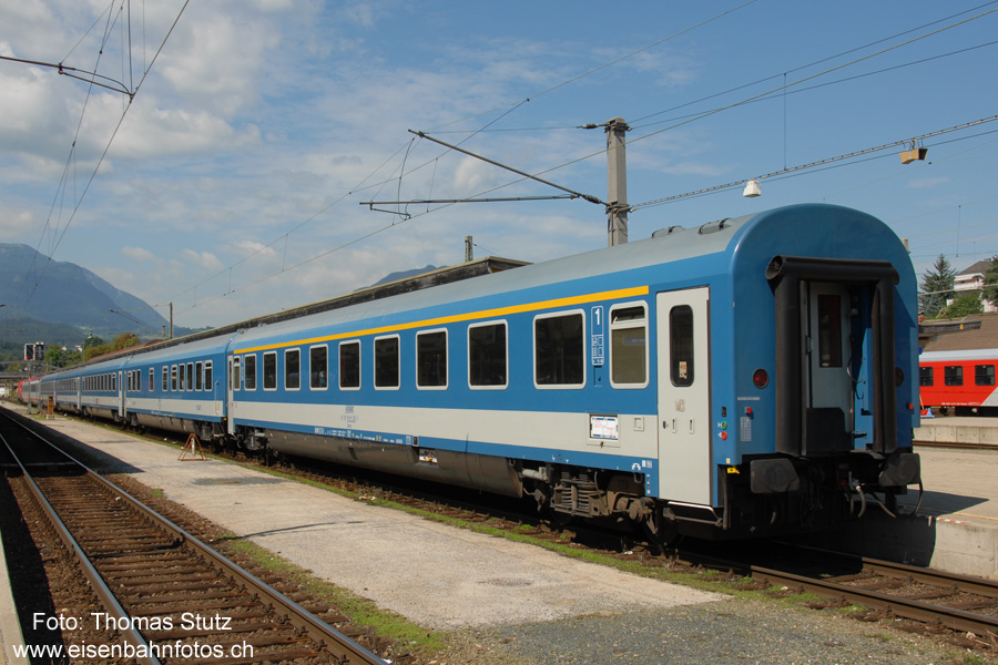 Ungarische Komposition
Der EC 531 ab Wien Südbahnhof nach Liezen wird als Inlandleistung mit einem ungarischen Wagenpark gefahren.
