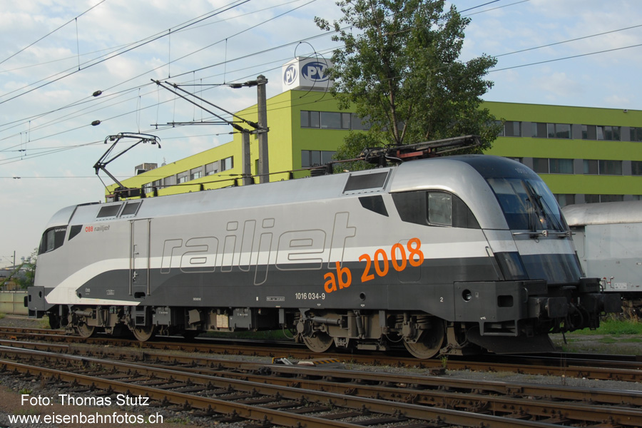 RailJet
Eine der 3 Testbemalungen für die neuen RailJet-Züge.
