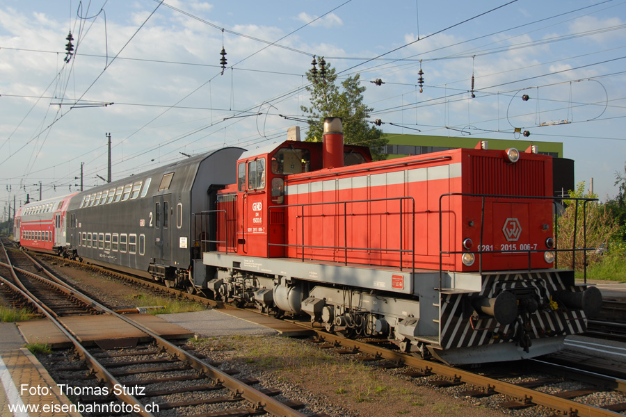 Graz-Köflacher-Bahn
Diesellok mit Doppelstockwagen bei der Einfahrt in Graz Hbf.
