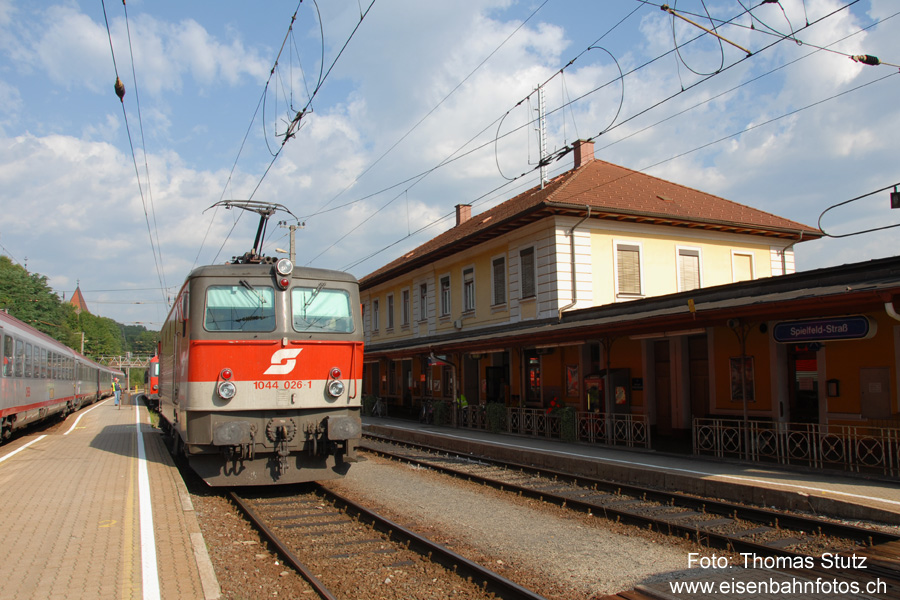 Spielfeld-Strass
