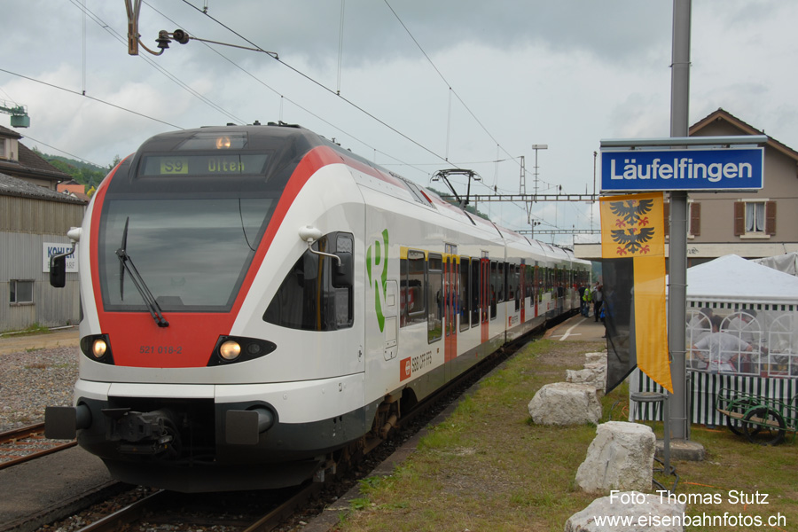 FLIRT statt NPZ
An beiden Tagen konnten die fahrplanmässigen Züge der S9 gratis benützt werden. Es verkehrte ein FLIRT statt ein 2-teiliger NPZ.

