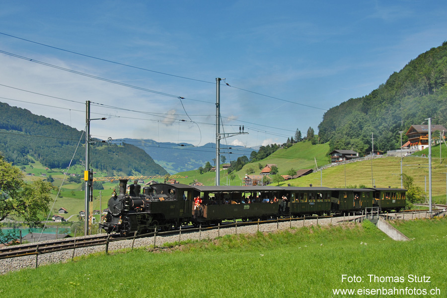 Dampfzug mit Lungernsee
